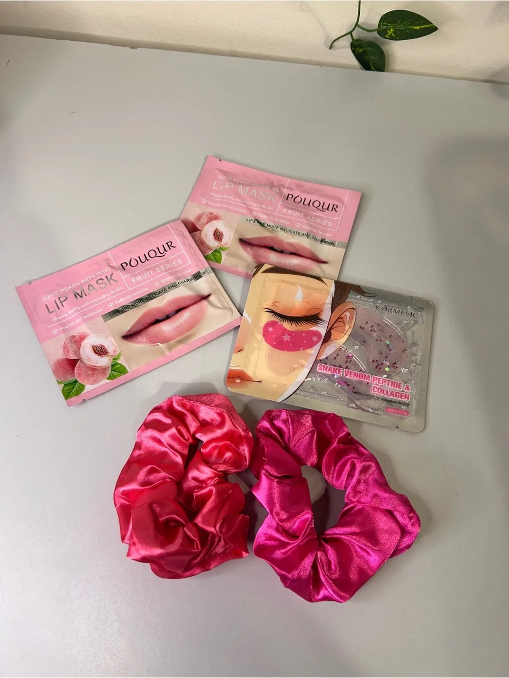 Hello Kitty Pink Gift Box with Satin Scrunchies and Cosmetic Tools